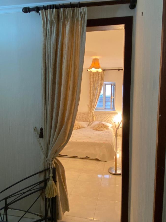 Ferienwohnung Casa Kamalei, Tra Plebiscito E Lungomare Neapel Exterior foto