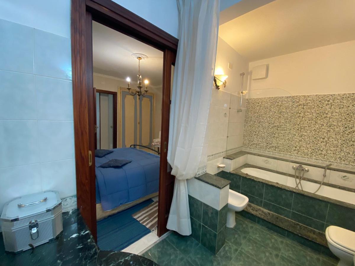 Ferienwohnung Casa Kamalei, Tra Plebiscito E Lungomare Neapel Exterior foto